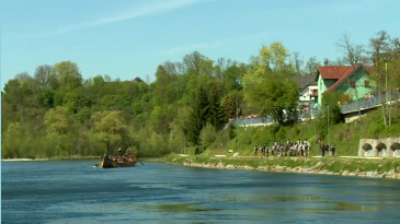 thumbnail of medium Stadl-Paura Gegenzug auf der Traun